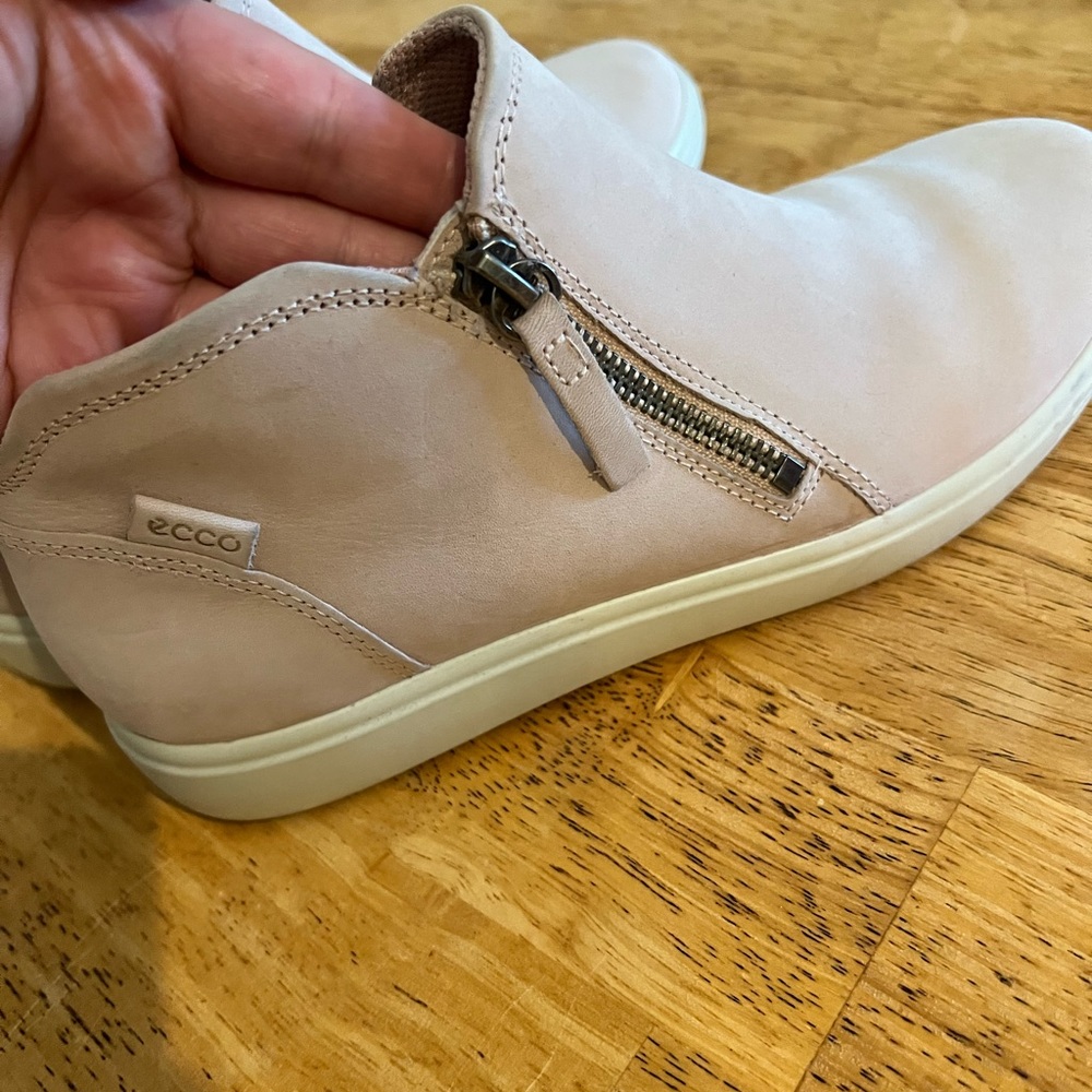Ecco suede sneaker